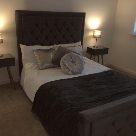 2 Bedroom Luxury Flat In Quiet Village Of Bishopton ビショップトン エクステリア 写真