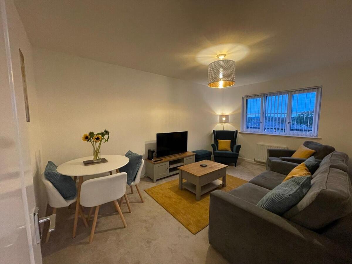 2 Bedroom Luxury Flat In Quiet Village Of Bishopton ビショップトン エクステリア 写真