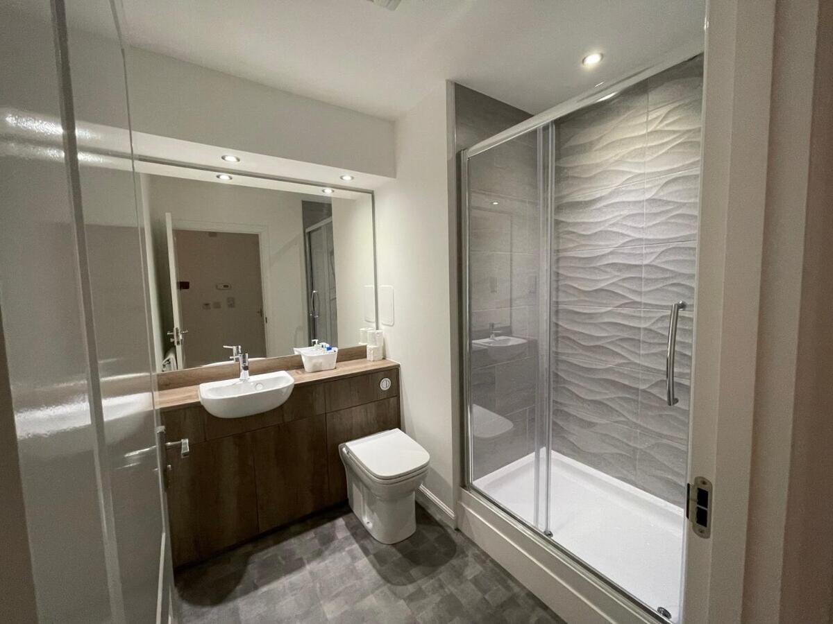 2 Bedroom Luxury Flat In Quiet Village Of Bishopton ビショップトン エクステリア 写真