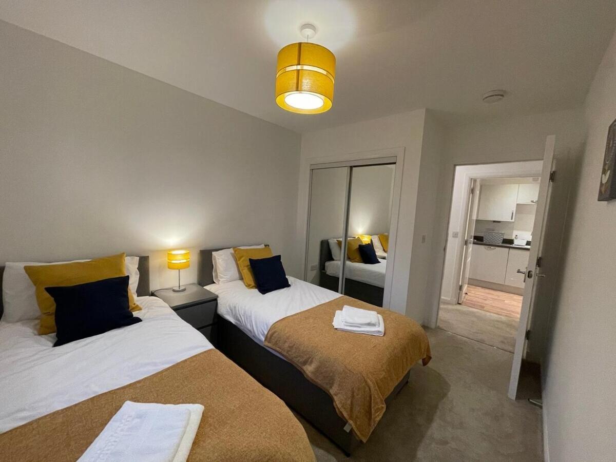2 Bedroom Luxury Flat In Quiet Village Of Bishopton ビショップトン エクステリア 写真